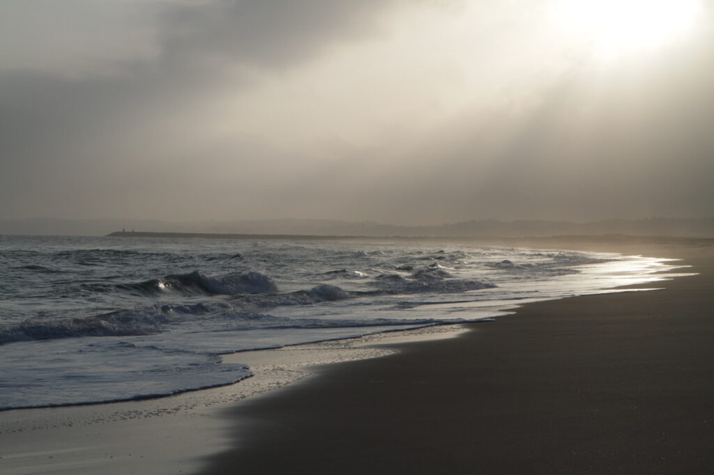 Stormy beach at vPraia dos Três Irmãos, Algarve
